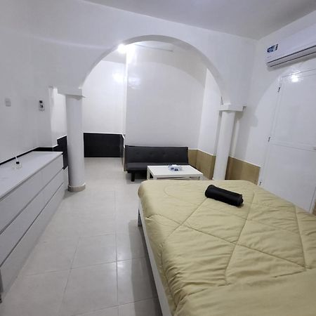Corniche Full Studio Apartment Абу Даби Екстериор снимка