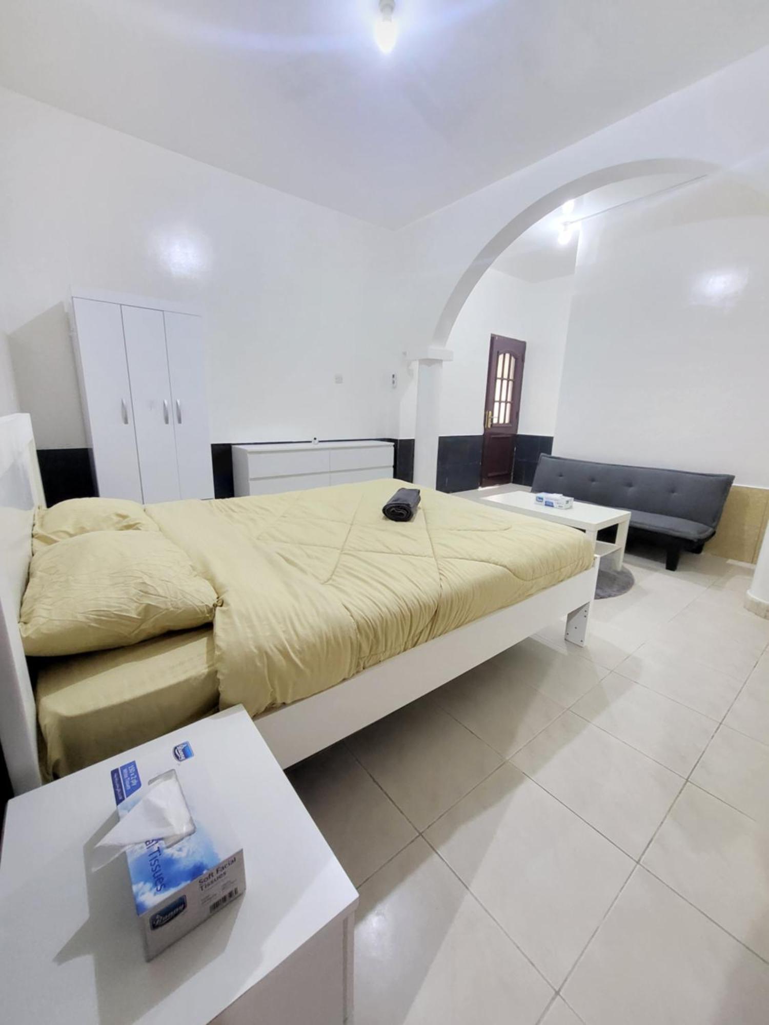 Corniche Full Studio Apartment Абу Даби Екстериор снимка
