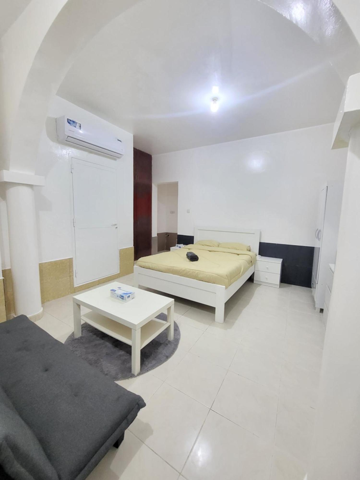 Corniche Full Studio Apartment Абу Даби Екстериор снимка