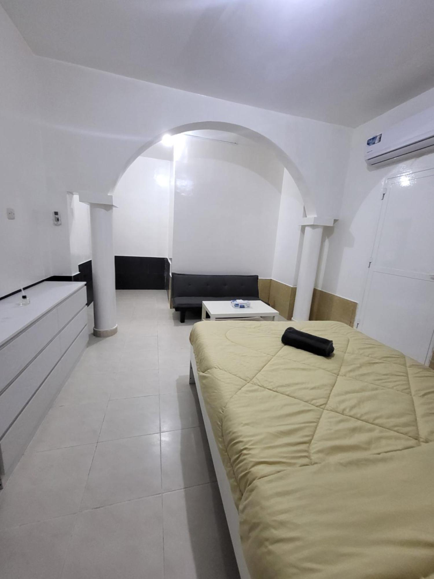 Corniche Full Studio Apartment Абу Даби Екстериор снимка