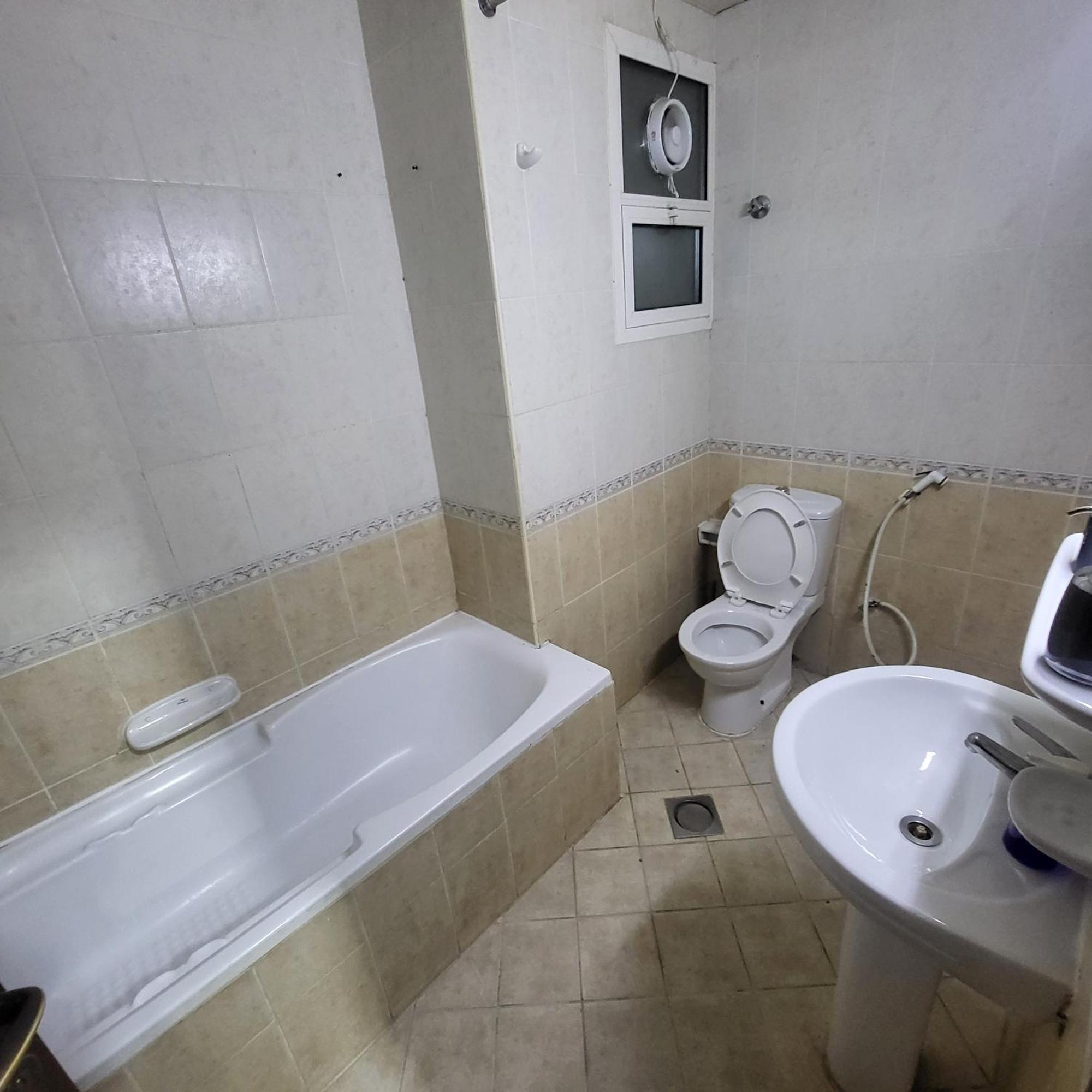 Corniche Full Studio Apartment Абу Даби Екстериор снимка